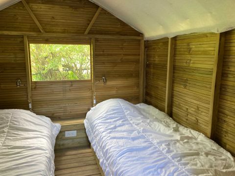 HÉBERGEMENT INSOLITE 4 personnes - La Roulotte - Insolite 5* avec sa cabane 2/4 pers