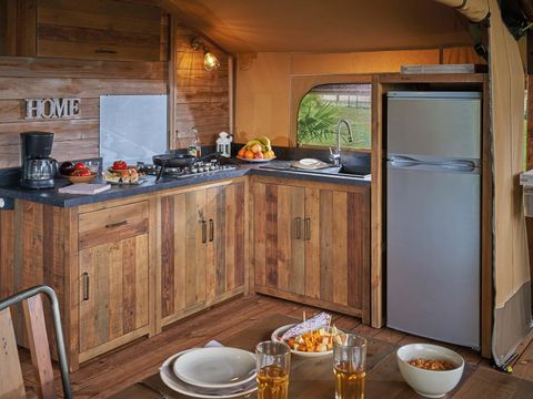 TENTE TOILE ET BOIS 6 personnes - Lodge Kenya Vintage Confort 46m² - 2 chambres + terrasse couverte 4/5 pers