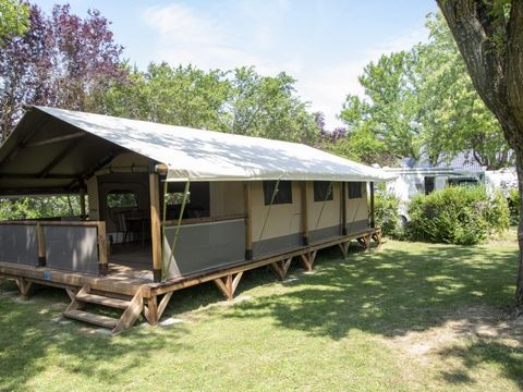TENTE TOILE ET BOIS 6 personnes - Lodge Kenya Vintage Confort 46m² - 2 chambres + terrasse couverte 4/5 pers