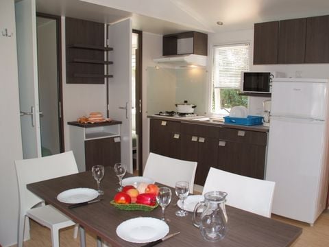 MOBILHOME 4 personnes - Mobil-home Confort 27m² 2 chambres + terrasse couverte - sans tv-sans clim 4 pers