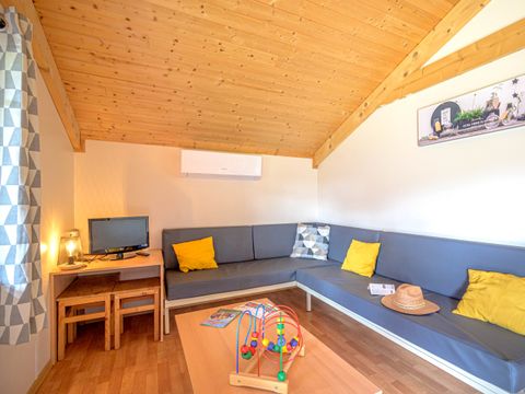 CHALET 5 personnes - Chalet Premium 35m² 2 chambres + terrasse couverte + climatisation + TV + LV 5 pers