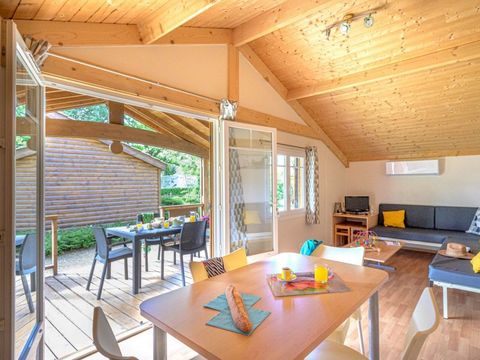 CHALET 5 personnes - Chalet Premium 35m² 2 chambres + terrasse couverte + climatisation + TV + LV 5 pers