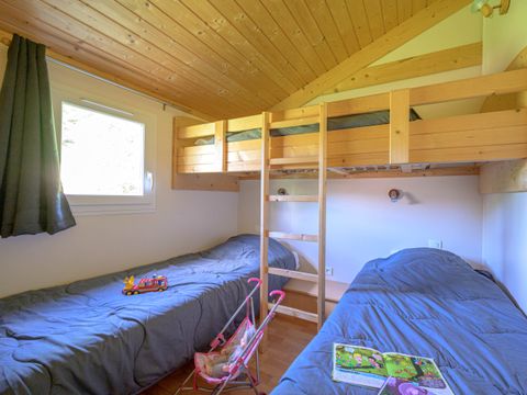 CHALET 5 personnes - Chalet Premium 35m² 2 chambres + terrasse couverte + climatisation + TV + LV 5 pers