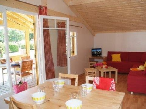 CHALET 5 personnes - Chalet Premium 35m² 2 chambres + terrasse couverte + climatisation + TV + LV 5 pers