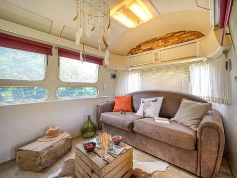 CARAVANE 2 personnes - Caravane américaine Airstream avec Spa Privé sur terrasse couverte 2 pers