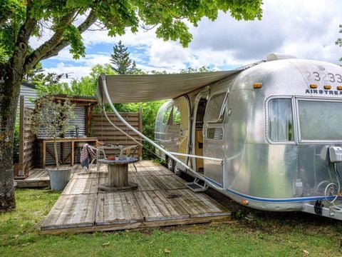 CARAVANE 2 personnes - Caravane américaine Airstream avec Spa Privé sur terrasse couverte 2 pers