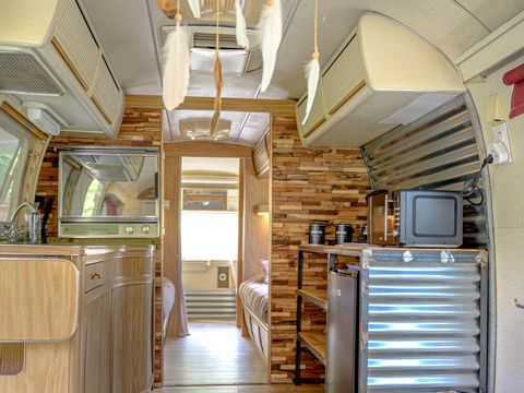 CARAVANE 2 personnes - Caravane américaine Airstream avec Spa Privé sur terrasse couverte 2 pers