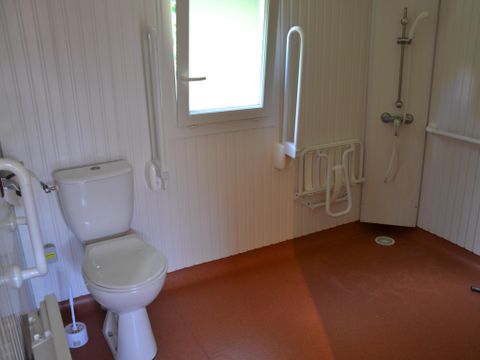 CHALET 4 personnes - Chalet PMR Confort 35m² 2 chambres + terrasse couverte + TV + clim 4 pers