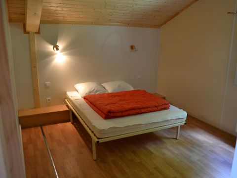 CHALET 4 personnes - Chalet PMR Confort 35m² 2 chambres + terrasse couverte + TV + clim 4 pers