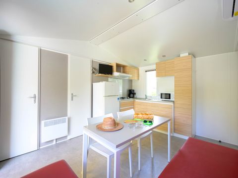 MOBILHOME 4 personnes - Mobil-home Confort 27m² 2 chambres + terrasse couverte + climatisation + TV 4 pers