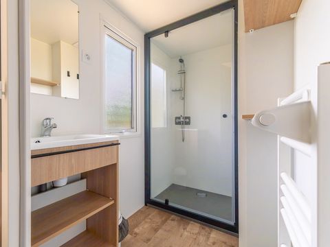 MOBILHOME 6 personnes - COTTAGE Premium SPA privé  35m² 3 ch + TV + Lave-vaisselle + climatisation + plancha + terrasse XL