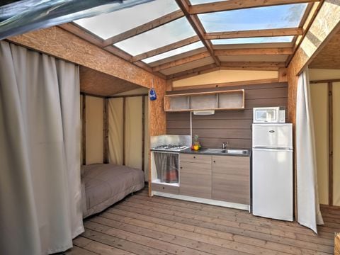 TENTE TOILE ET BOIS 4 personnes - Lodge Maori Confort 17m² (2 chambres) - sans sanitaires + terrasse couverte 2/4 pers