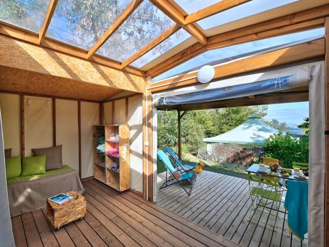TENTE TOILE ET BOIS 4 personnes - Lodge Maori Confort 17m² (2 chambres) - sans sanitaires + terrasse couverte 2/4 pers