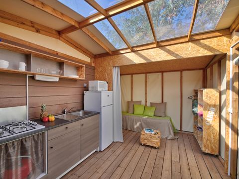 TENTE TOILE ET BOIS 4 personnes - Lodge Maori Confort 17m² (2 chambres) - sans sanitaires + terrasse couverte 2/4 pers