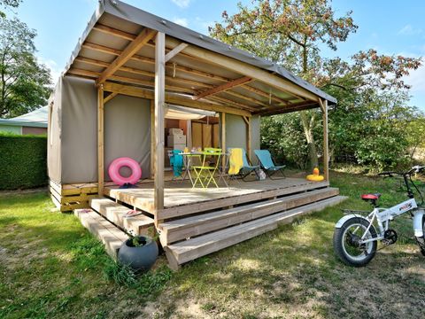 Tente en toile et en bois 4 personnes - Lodge Maori Confort 17m² (2 chambres) - sans sanitaires + terrasse couverte 2/4 pers