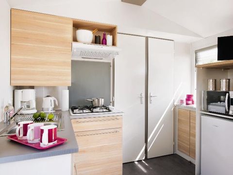 MOBILHOME 4 personnes - Mobil home Confort 23/27m² - 2 chambres - terrasse couverte + TV 4 pers