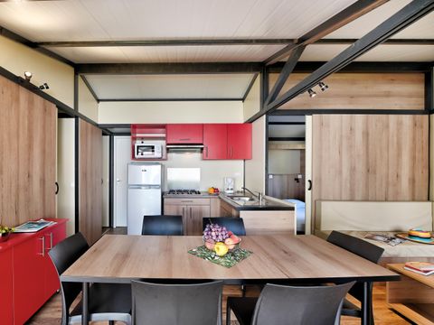 CHALET 6 personnes - Chalet Confort 35m² (3 chambres) + terrasse couverte + TV 6 pers