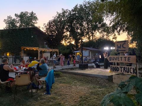 Camping Les Avenieres - Camping Drôme