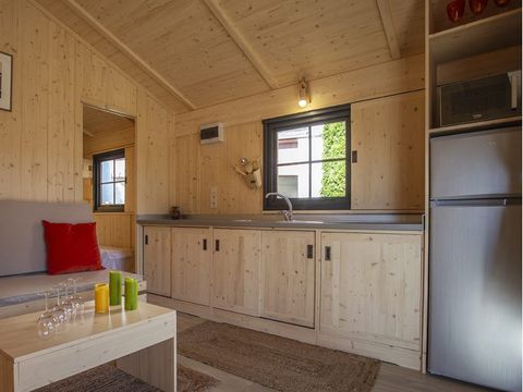 CHALET 5 personnes - Cottage premium (2022) bord de rivière, 2 chambres, terrasse couverte 5 pers