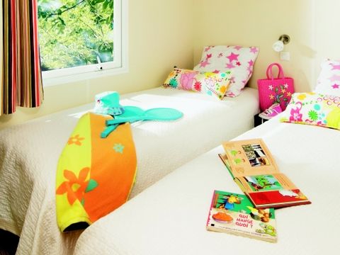 MOBILHOME 4 personnes - MobilHome Le CHENE Dimanche ( 2 chambres)Grande terrasse+ TV