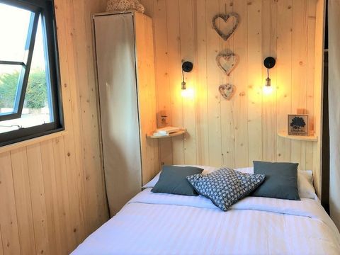 MOBILHOME 5 personnes - cottage premium Dimanche (2022) bord de rivière, 2 chambres, terrasse couverte 5 pers