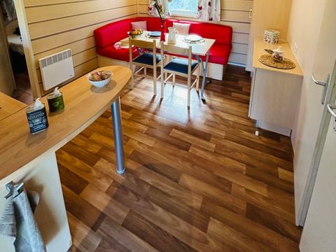 MOBILHOME 5 personnes - Super Mercure 30m² - 2 chambres avec une terrasse couverte