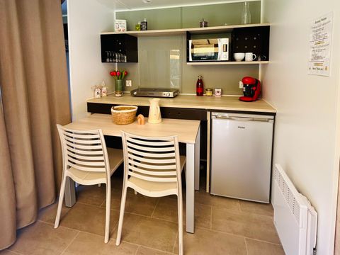 MOBILHOME 4 personnes - CORFOU 15.20m² + terrasse couverte 9.40m² ( sans sanitaires privatifs) - idéal pour 2 -