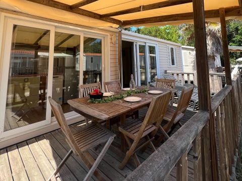 MOBILHOME 4 personnes - Classic | 2 Ch. | 4 Pers. | Terrasse surélevée | 2 SDB | TV