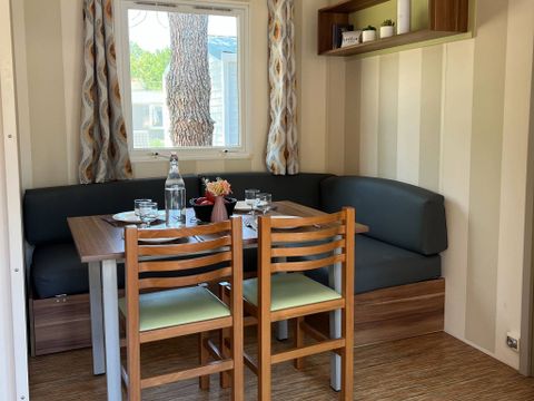 MOBILHOME 4 personnes - Classic | 2 Ch. | 4 Pers. | Terrasse surélevée | 2 SDB | TV