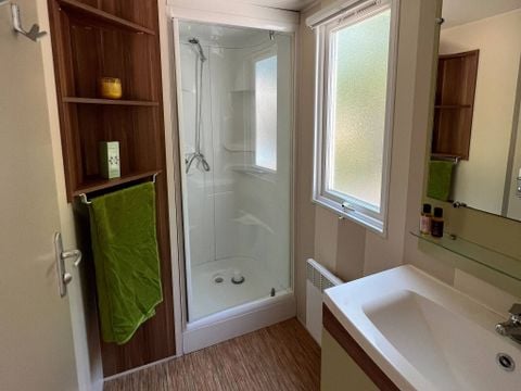 MOBILHOME 3 personnes - Mobil-home | Classic | 2 Ch. | 3 Pers. | Terrasse surélevée non couverte | 1 SDB