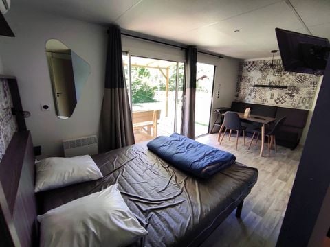 MOBILHOME 3 personnes - Hôtelier 1 pièce (lit 160 + banquette)