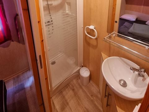 CHALET 6 personnes - 58m² - 3 chambres - 2 salles de bains - terrasse couverte + Clim + TV + LV + four*