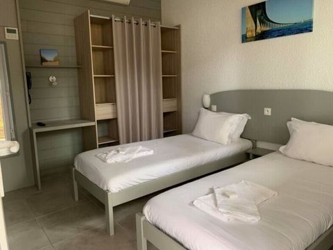 CHAMBRE 2 personnes - CHAMBRE LIT SIMPLE 2 personnes