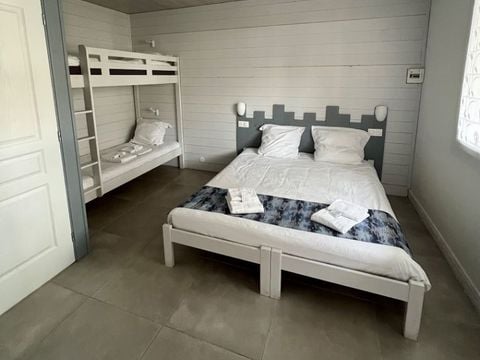 CHAMBRE 4 personnes - CHAMBRE FAMILLE 4 personnes