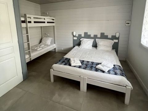 CHAMBRE 4 personnes - CHAMBRE FAMILLE 4 personnes