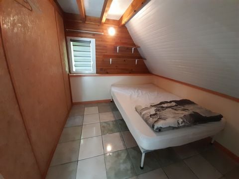 HÉBERGEMENT INSOLITE 8 personnes - Hutte - 3 chambres - Sans salle d'eau ni WC