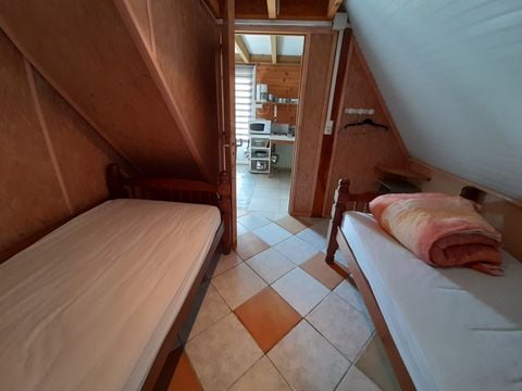 HÉBERGEMENT INSOLITE 8 personnes - Hutte - 3 chambres - Sans salle d'eau ni WC