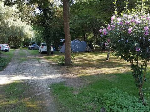 Emplacement - Emplacement nu avec 1 véhicule + 1 équipement