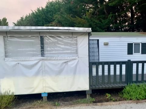 MOBILHOME 8 personnes - Mobil-home atypique (JF 02) - 4 chambres - 2 salles de bain - Cuisine d’été équipée 8 pers