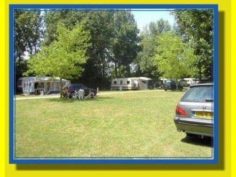 Emplacement - forfait 1 véhicule, électricité, 1 caravane ou 1 tente
