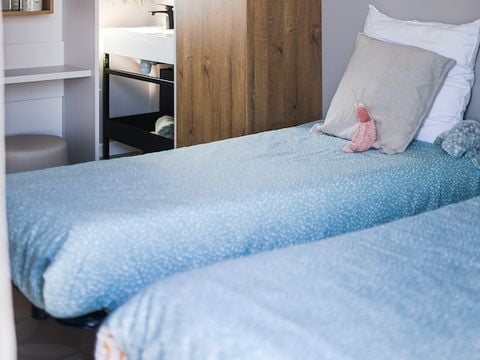 MOBILHOME 4 personnes - Luxe SPA climatisé - 2 chambres - 2 salles de bain - 2 WC (année 2025)