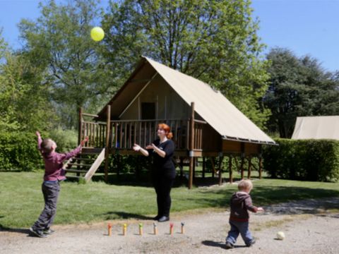 TENTE TOILE ET BOIS 4 personnes - (sans sanitaires)