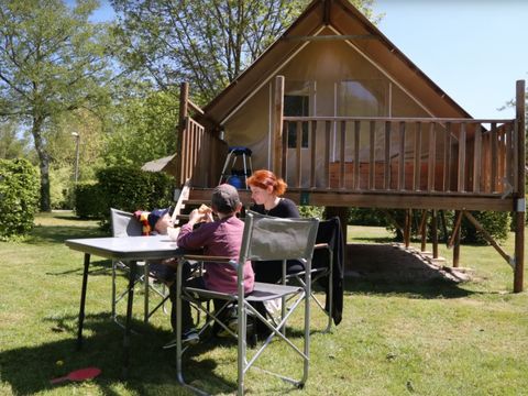 TENTE TOILE ET BOIS 4 personnes - (sans sanitaires)