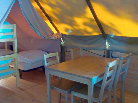 TENTE TOILE ET BOIS 5 personnes - (sans sanitaires)