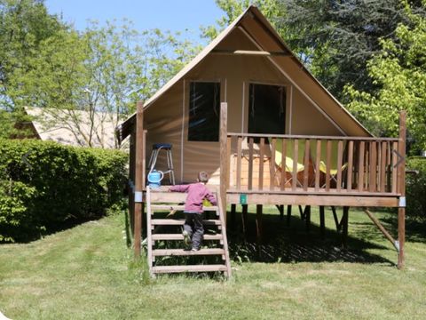 TENTE TOILE ET BOIS 5 personnes - (sans sanitaires)