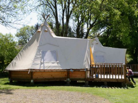 HÉBERGEMENT INSOLITE 4 personnes - (sans sanitaires)