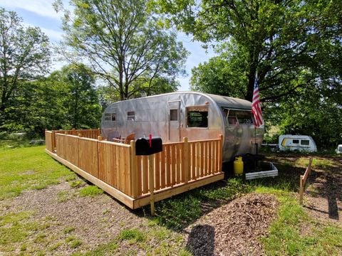 HÉBERGEMENT INSOLITE 2 personnes - AUTHENTIQUE CARAVANE AMERICAINE des années 50