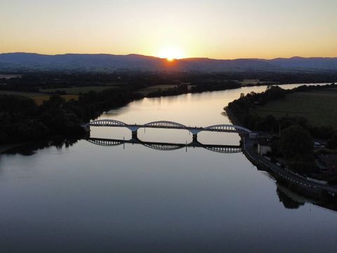 Hébergement 4 personnes - Roulottes du Val de Saône - 2 adultes - 2 enfants