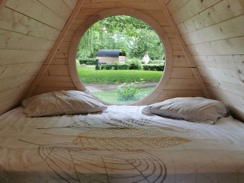 Hébergement 3 personnes - Cabane en bois avec terrasse - 2 adultes - 1 enfant