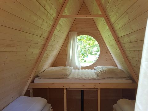 Hébergement 3 personnes - Cabane en bois avec terrasse - 2 adultes - 1 enfant